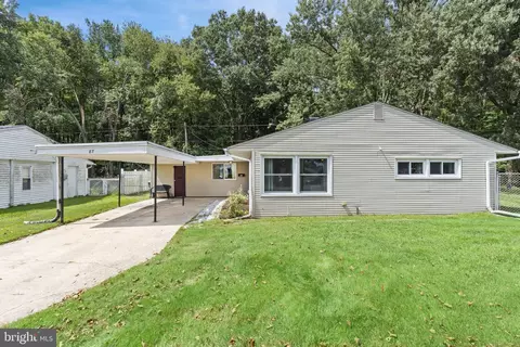 87 Chaucer Dr, Newark, DE 19713