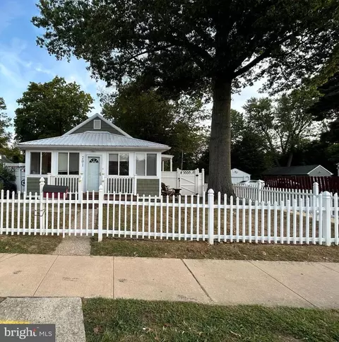 201 E Park Pl, Newark, DE 19711