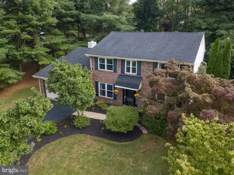 19 Hayloft Cir, Wilmington, DE 19808