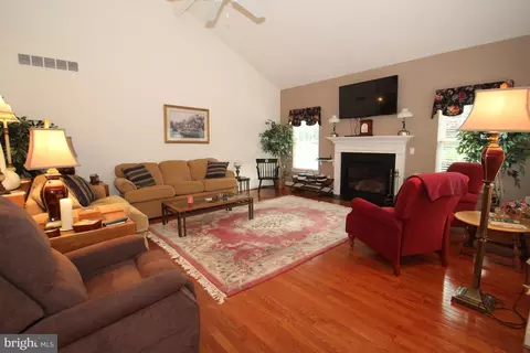 35 Devalinder Dr, Newark, DE 19702 photo 4