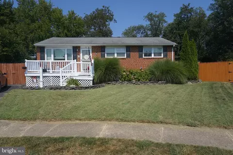 8 Gillis Ct, New Castle, DE 19720