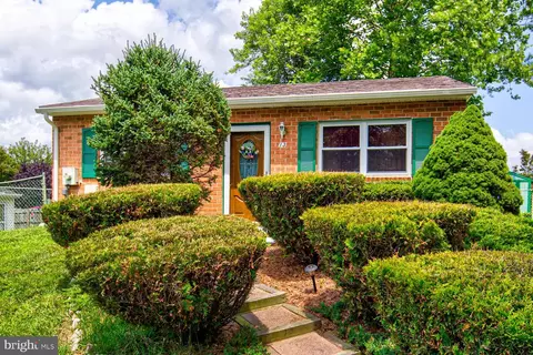 13 Burns Way, Newark, DE 19702