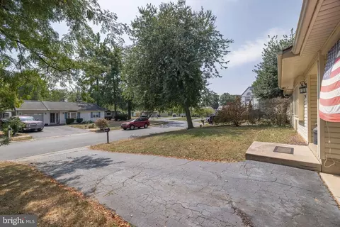 135 Piano Dr, Newark, DE 19713 photo 4