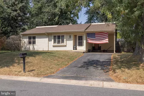 135 Piano Dr, Newark, DE 19713 photo 2