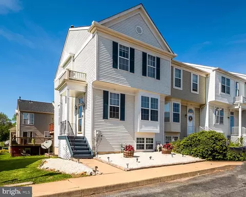 12 Creek Ln, Newark, DE 19702