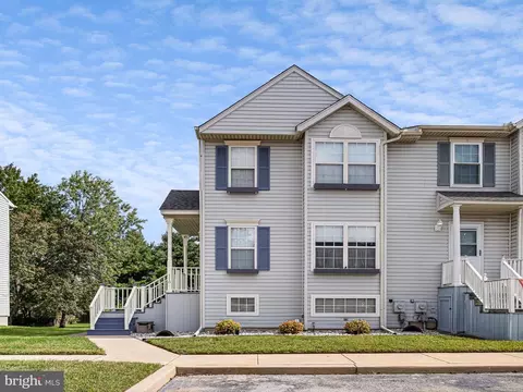 110 Mcmullen Cir, Bear, DE 19701 photo 2