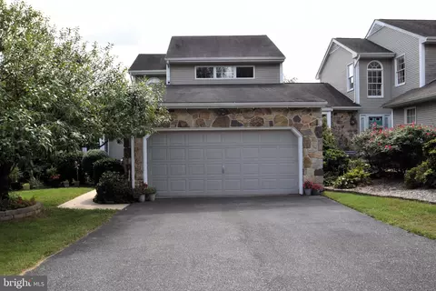 31 Scotch Pine Rd, Newark, DE 19711