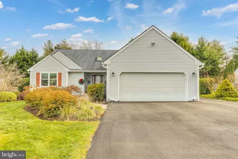108 Buena Vista Dr, New Castle, DE 19720