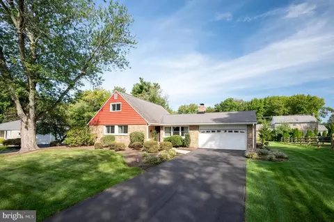 4667 Dartmoor Dr, Wilmington, DE 19803
