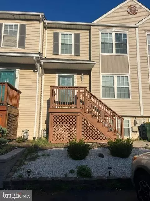 25 Highland Way, Newark, DE 19702