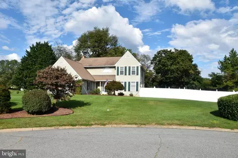 2 Oakridge Ct, Newark, DE 19711 photo 2