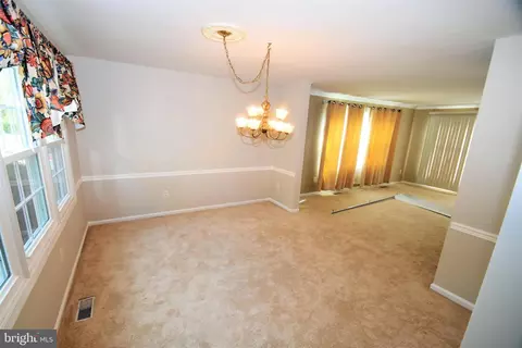 2 Oakridge Ct, Newark, DE 19711 photo 4