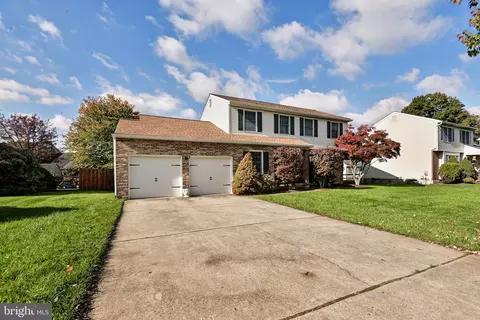 18 Cottonwood Ct, Newark, DE 19702