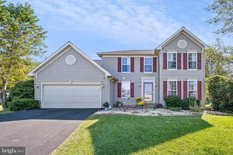 312 Treetop Cir, Bear, DE 19701