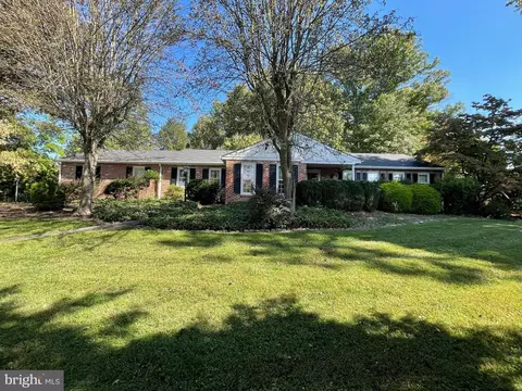 5 Covered Bridge Ln, Newark, DE 19711
