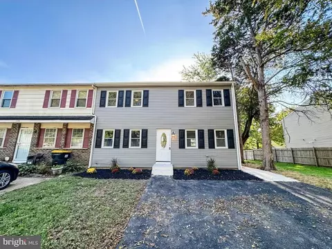 130 Flamingo Dr, Newark, DE 19702