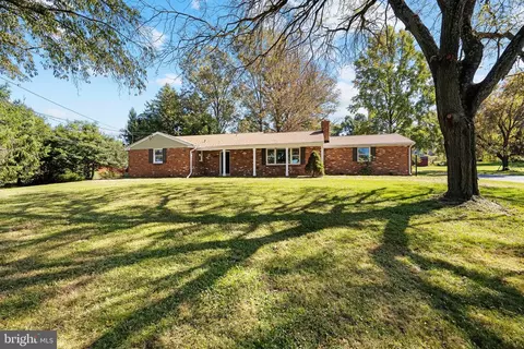 15 Roser Ln, Hockessin, DE 19707