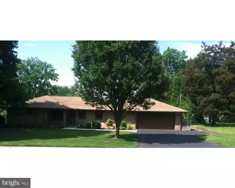 10 Maplewood Ln, Wilmington, DE 19810