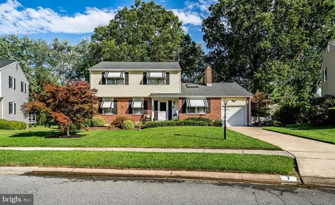 7 Kitty Ln, Newark, DE 19713