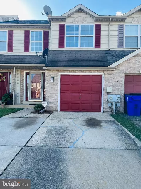 4 Woodcrest Ct, Newark, DE 19702