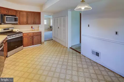 906 Devon Dr, Newark, DE 19711 photo 8