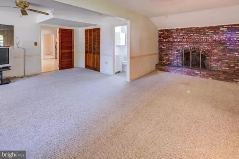 906 Devon Dr, Newark, DE 19711 photo 4