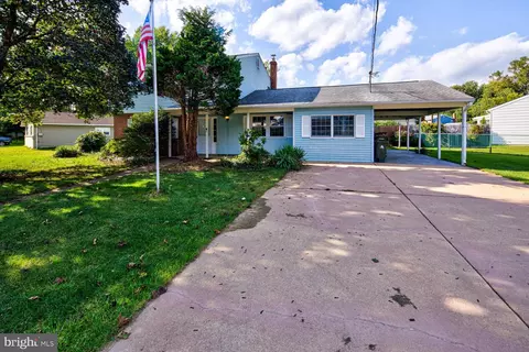 906 Devon Dr, Newark, DE 19711