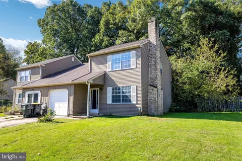 19 Lanford Rd, New Castle, DE 19720