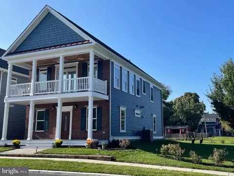 609 Front St, Delaware City, DE 19706