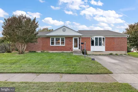 135 W Edinburgh Dr, New Castle, DE 19720