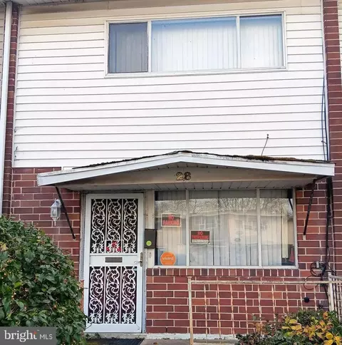 28 Thorn Ln, New Castle, DE 19720