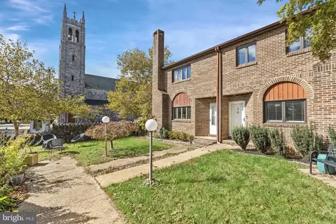 32 Servan Ct, Wilmington, DE 19805