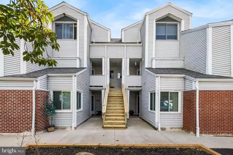 2707 Creekside Dr, Newark, DE 19711