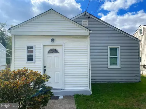 8 Harrisburg Ave, New Castle, DE 19720