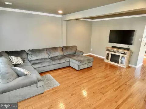 9 E Christina Pl, Newark, DE 19702 photo 2