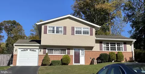 7 Woodbury Ct, Wilmington, DE 19805