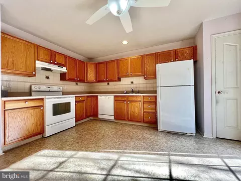 270 W Red Lion Dr, Bear, DE 19701 photo 10