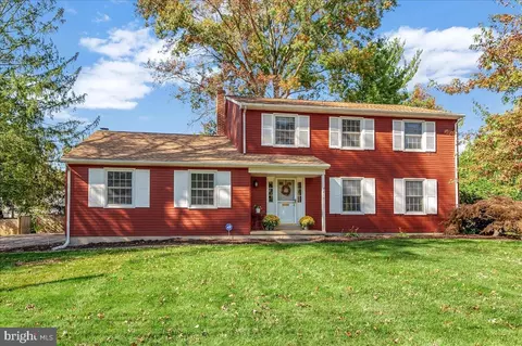219 Hullihen Dr, Newark, DE 19711