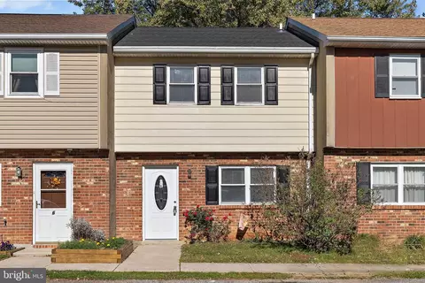 4 David Pl, Newark, DE 19702