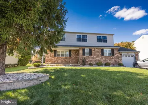 24 Davis Dr, Newark, DE 19702