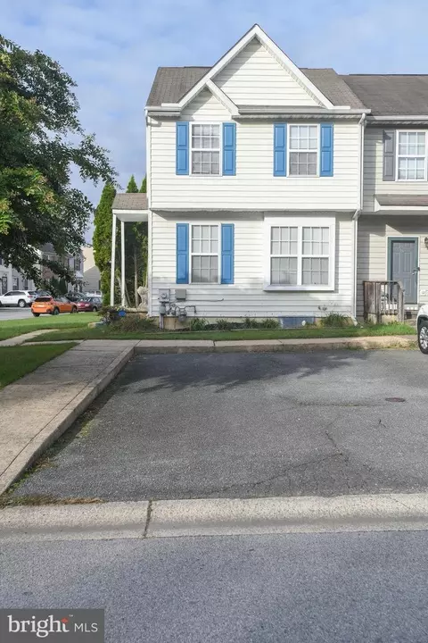 18 Alexis Dr, Newark, DE 19702