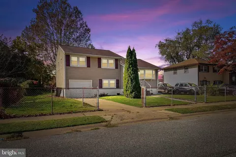14 Briarcliff Dr, New Castle, DE 19720