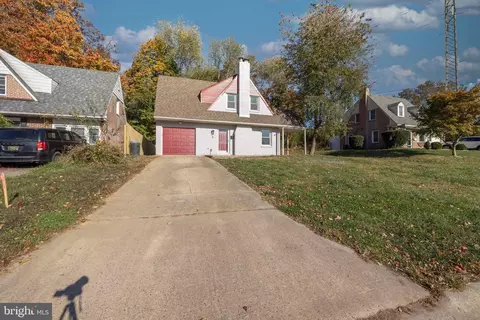 15 E Salisbury Dr, Wilmington, DE 19809