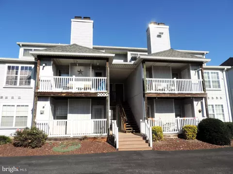 2004 Waters Edge Dr, Newark, DE 19702