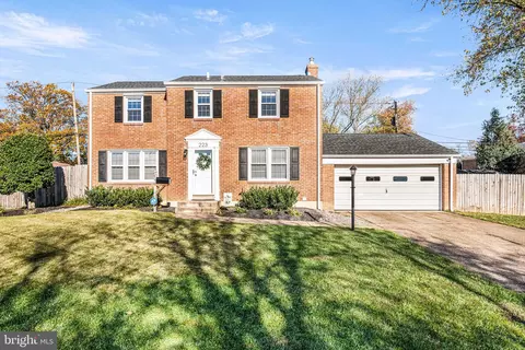 223 Sandra Rd, Wilmington, DE 19803