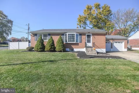 2801 Fairhope Rd, Wilmington, DE 19810