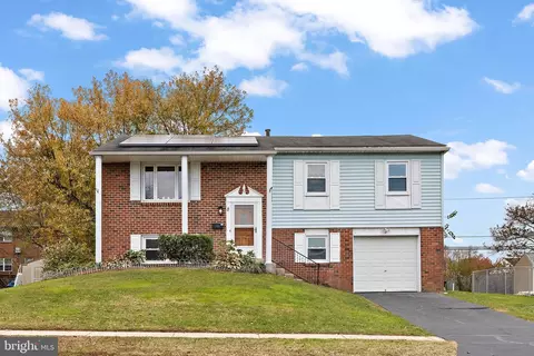 8 E Bellamy Dr, New Castle, DE 19720