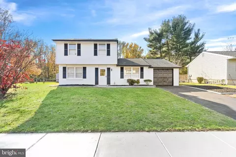 68 S Skyward Dr, Newark, DE 19713 photo 2
