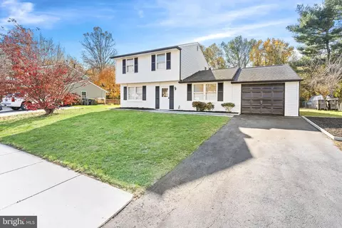 68 S Skyward Dr, Newark, DE 19713 photo 3