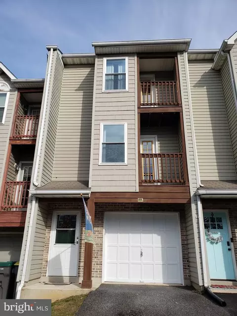 106 Clover Ct, Newark, DE 19711